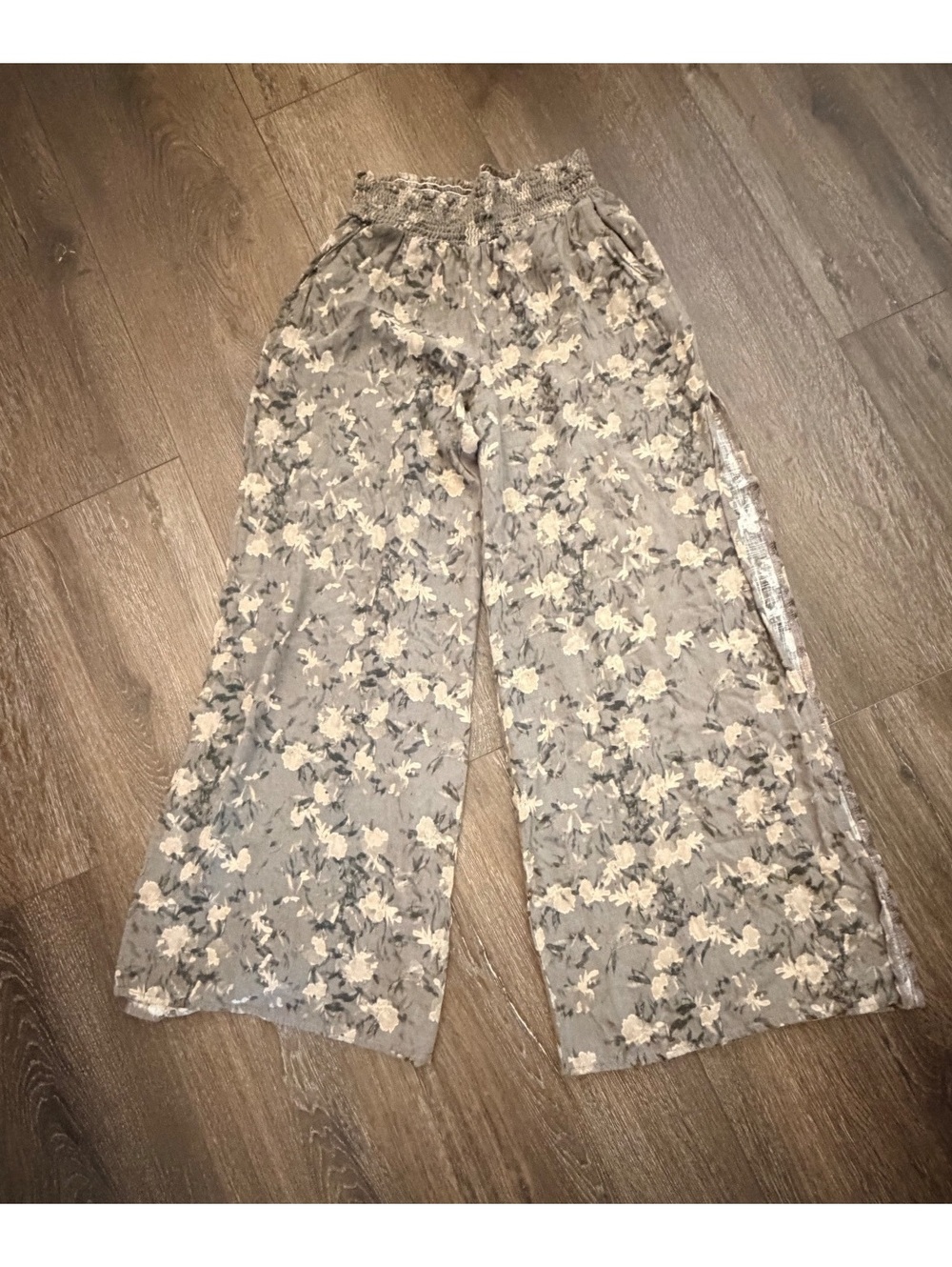 Floral Wide Leg Palazzo Pants Smocked Waist Boho Gray Women’s Small - Picture 2 of 7